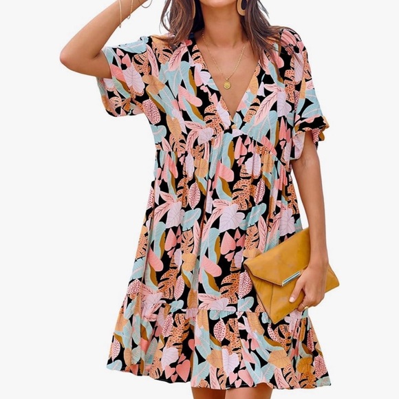 Cupshe Dresses & Skirts - Cupshe Vibrant Leaf Pattern Mini V Neck Dress